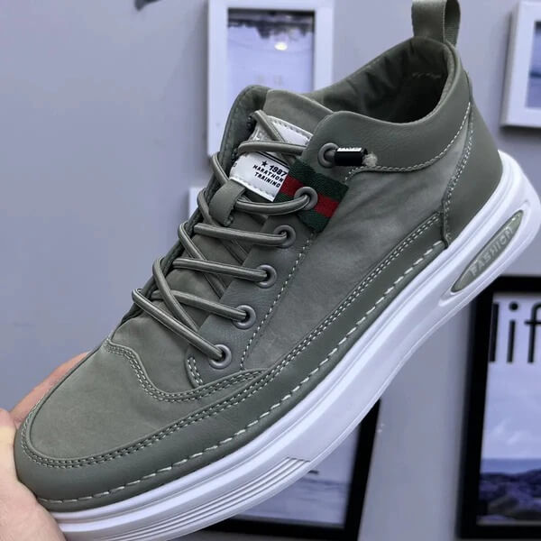 Tênis Casual Masculino em Couro - Fit One + 01 Par de Meia invisível de Brinde!