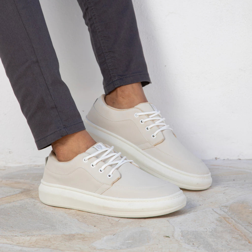 Tenis casual Couro sola alta