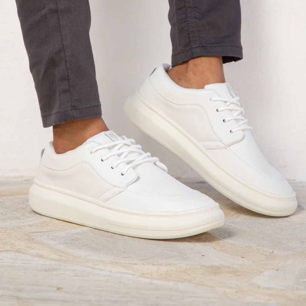 Tenis casual Couro sola alta